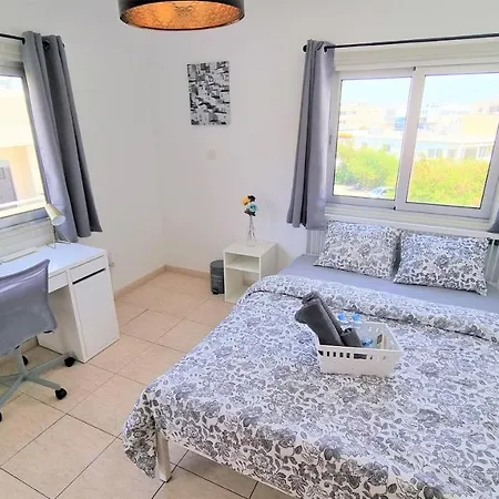 Апартаменты Comfy And Exquisite In A Shared 3br Near Main Harbor, Center