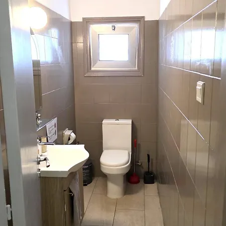 Comfy And Exquisite In A Shared 3br Near Main Harbor, Center Apartament Larnaca