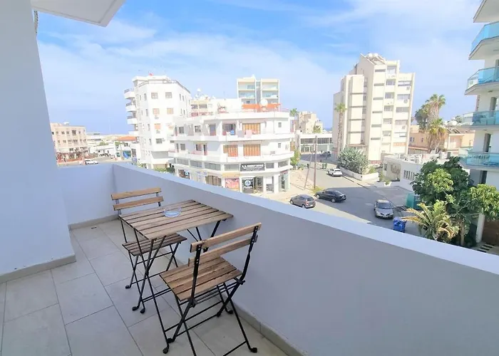 Comfy And Exquisite In A Shared 3br Near Main Harbor, Center * Larnaca