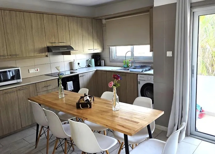 Comfy And Exquisite In A Shared 3br Near Main Harbor, Center *