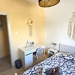 Comfy And Exquisite In A Shared 3br Near Main Harbor, Center Apartment *