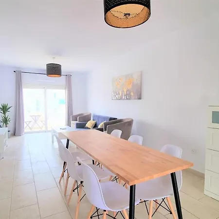 Appartement Comfy And Exquisite In A Shared 3br Near Main Harbor, Center Larnaca