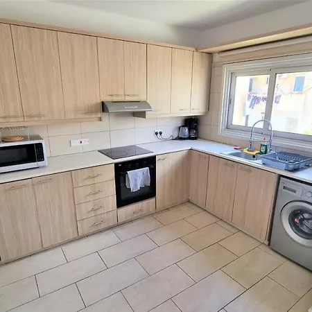 아파트 Comfy And Exquisite In A Shared 3br Near Main Harbor, Center 라르나카