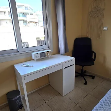 Comfy And Exquisite In A Shared 3br Near Main Harbor, Center * Lárnaka