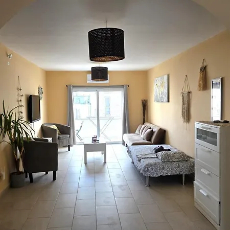 Comfy And Exquisite In A Shared 3br Near Main Harbor, Center Ларнака