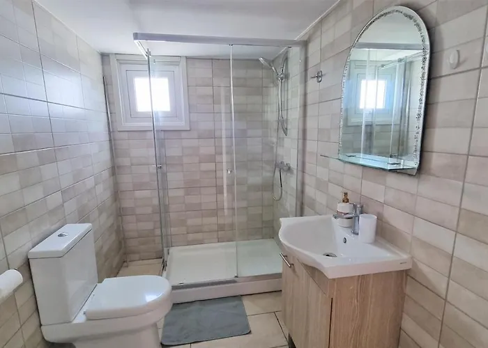 Apartmán Comfy And Exquisite In A Shared 3br Near Main Harbor, Center Larnaca