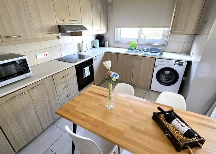 Comfy And Exquisite In A Shared 3br Near Main Harbor, Center Apartmán Larnaca