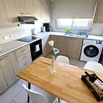 Comfy And Exquisite In A Shared 3br Near Main Harbor, Center 公寓 拉纳卡