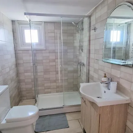 شقة Comfy And Exquisite In A Shared 3br Near Main Harbor, Center لارنكا