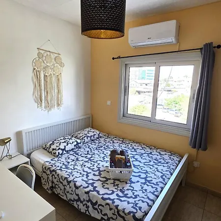 Comfy And Exquisite In A Shared 3br Near Main Harbor, Center * لارنكا
