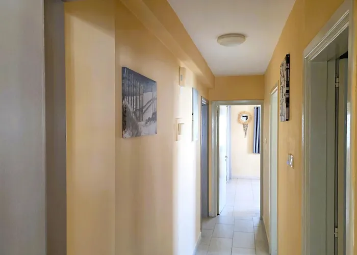 Comfy And Exquisite In A Shared 3br Near Main Harbor, Center Lägenhet *